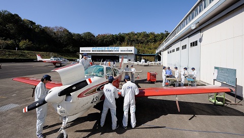 中日本航空专门学校